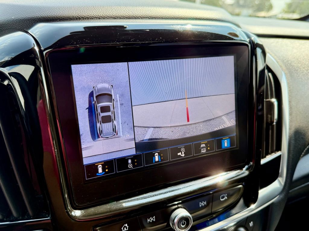 Used 2023 Chevrolet Traverse Premier image 29