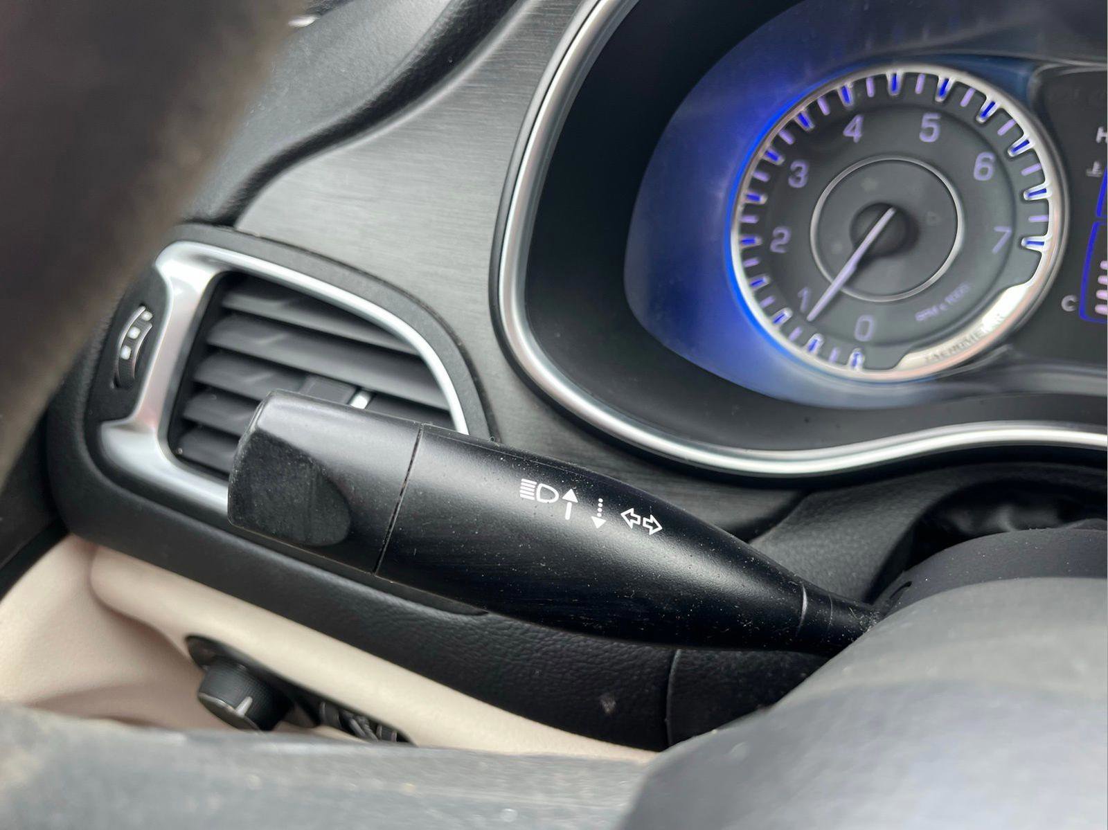 Used 2016 Chrysler 200 Limited image 15