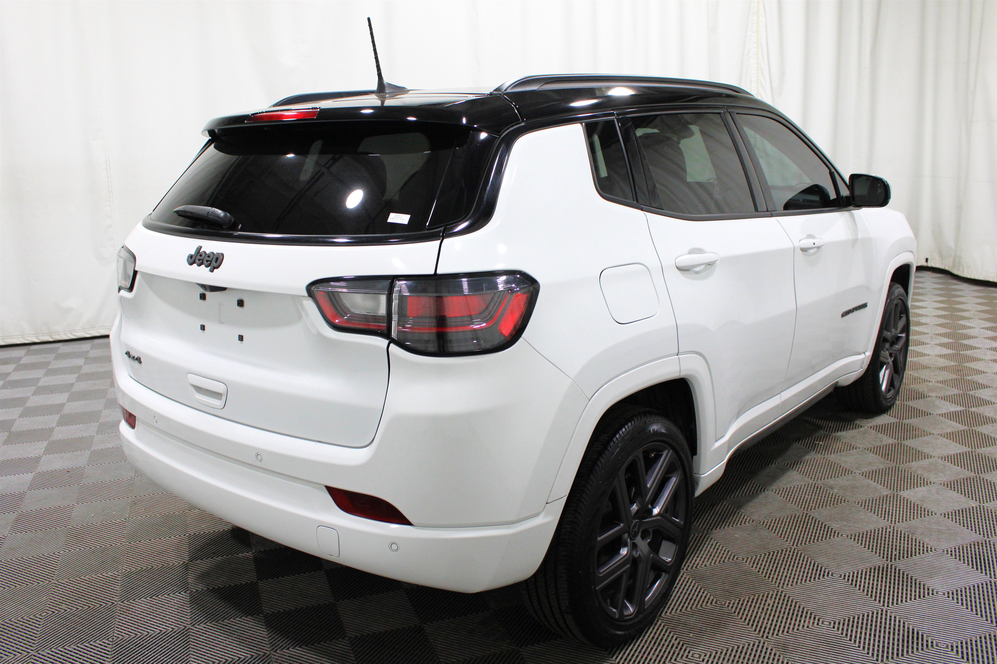 Used 2025 Jeep Compass Limited w/ High Altitude Package image 29