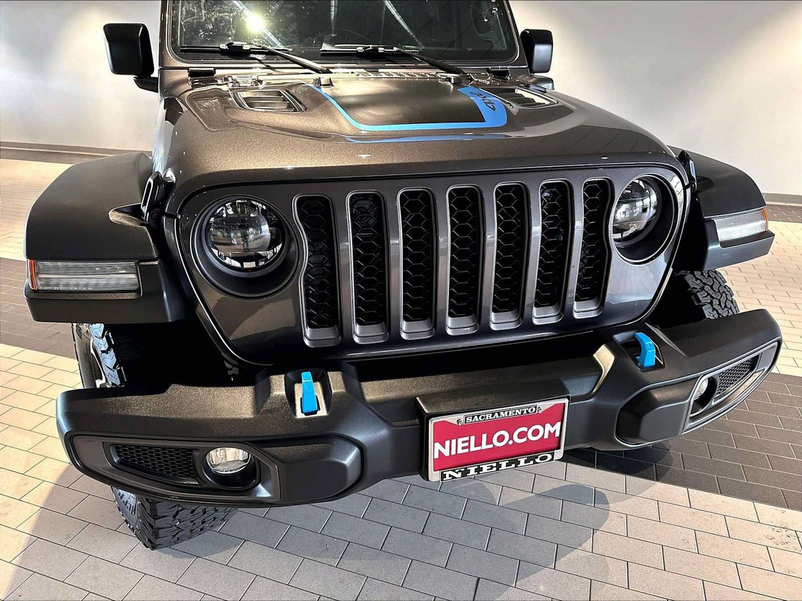 Used 2023 Jeep Wrangler Unlimited Rubicon 4xe w/ Cold Weather Group AWD/4WD image 32
