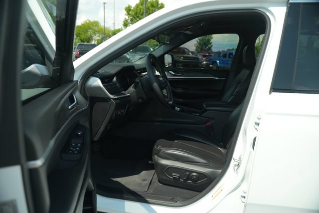 Used 2024 Jeep Grand Cherokee L Limited w/ Luxury Tech Group II RWD image 14