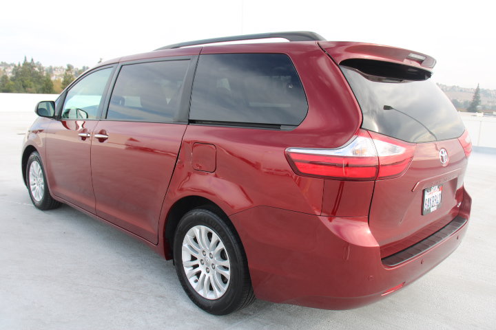 Used 2017 Toyota Sienna XLE Premium FWD image 5