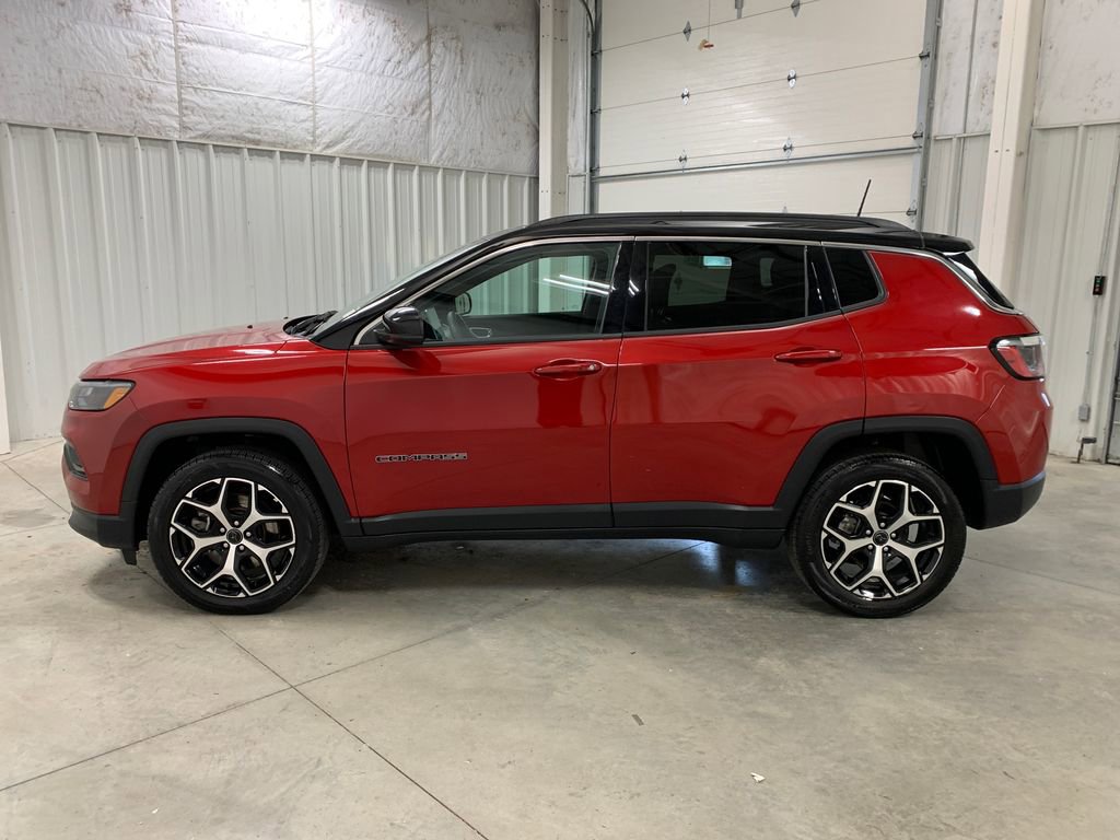 Used 2025 Jeep Compass Limited image 3