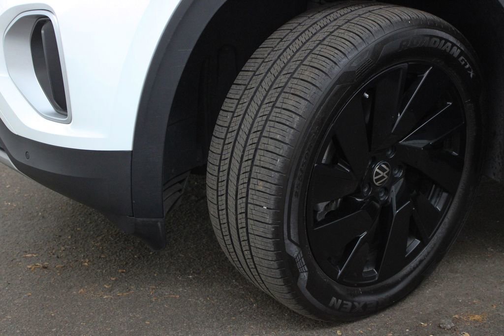 Used 2024 Volkswagen Atlas SE w/ Black Wheel Package FWD image 44