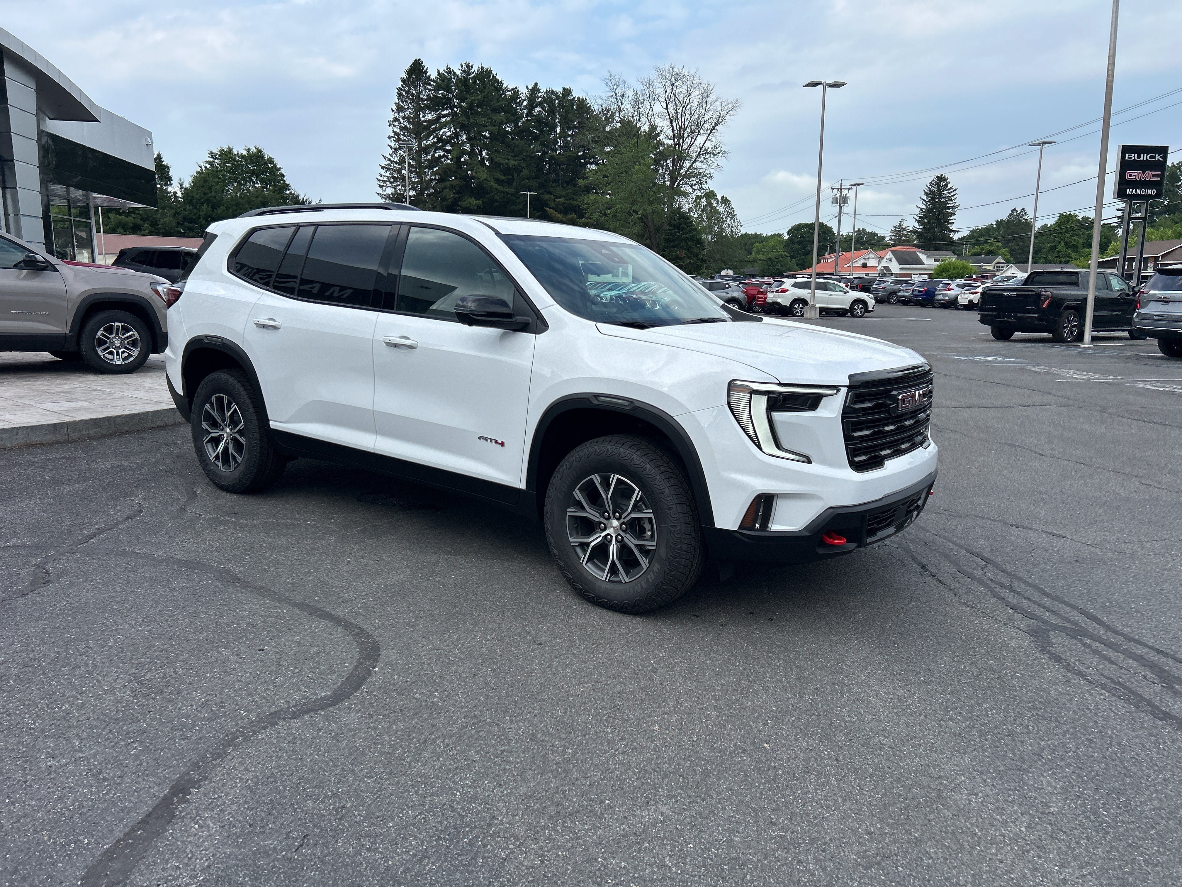 New 2026 GMC Acadia AT4 w/ Luxury Package AWD/4WD image 15