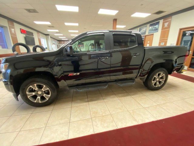 Used 2016 Chevrolet Colorado Z71 w/ Z71 Midnight Edition image 2