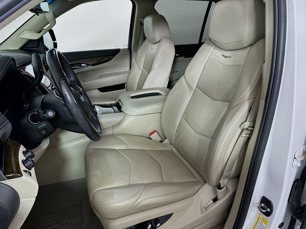 Used 2018 Cadillac Escalade Luxury AWD/4WD image 8