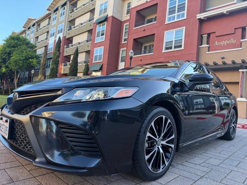 Used 2018 Toyota Camry SE FWD image 32