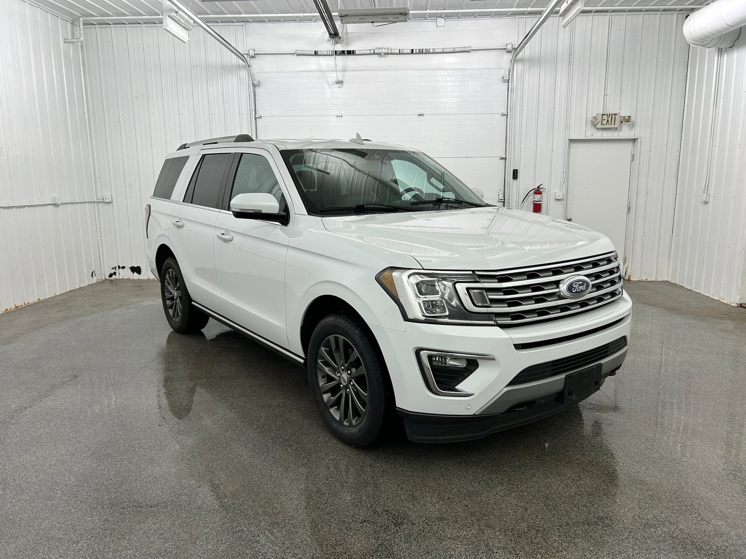 Used 2020 Ford Expedition Limited AWD/4WD image 2