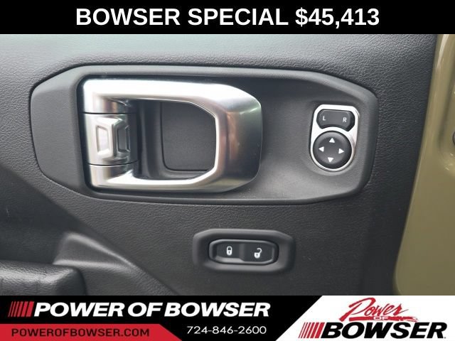 Used 2025 Jeep Gladiator Mojave w/ Convenience Group AWD/4WD image 13