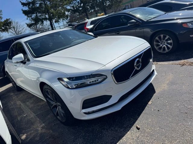 Used 2018 Volvo S90 T6 Momentum w/ Convenience Package image 2