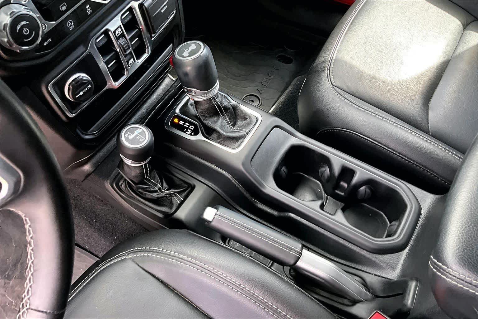 Used 2021 Jeep Wrangler Unlimited Sahara AWD/4WD image 16