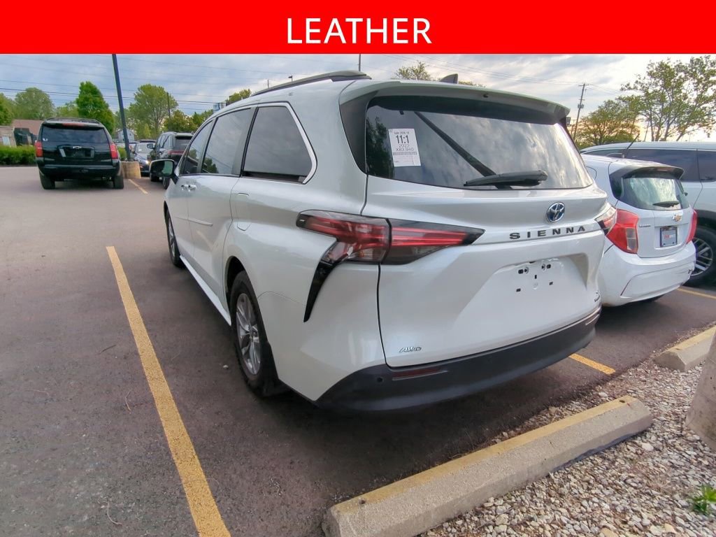 Used 2022 Toyota Sienna XLE AWD/4WD image 4