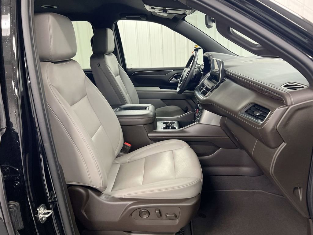 Used 2022 Chevrolet Suburban Z71 w/ Luxury Package image 17
