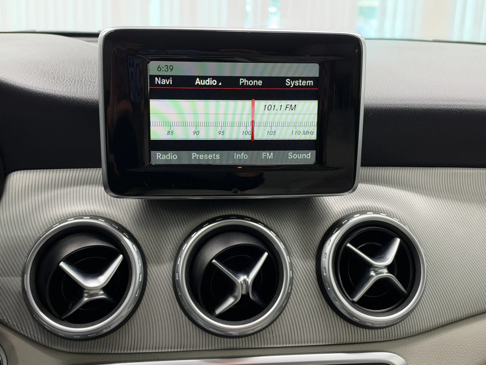 Used 2015 Mercedes-Benz GLA 250 w/ Premium Package image 35