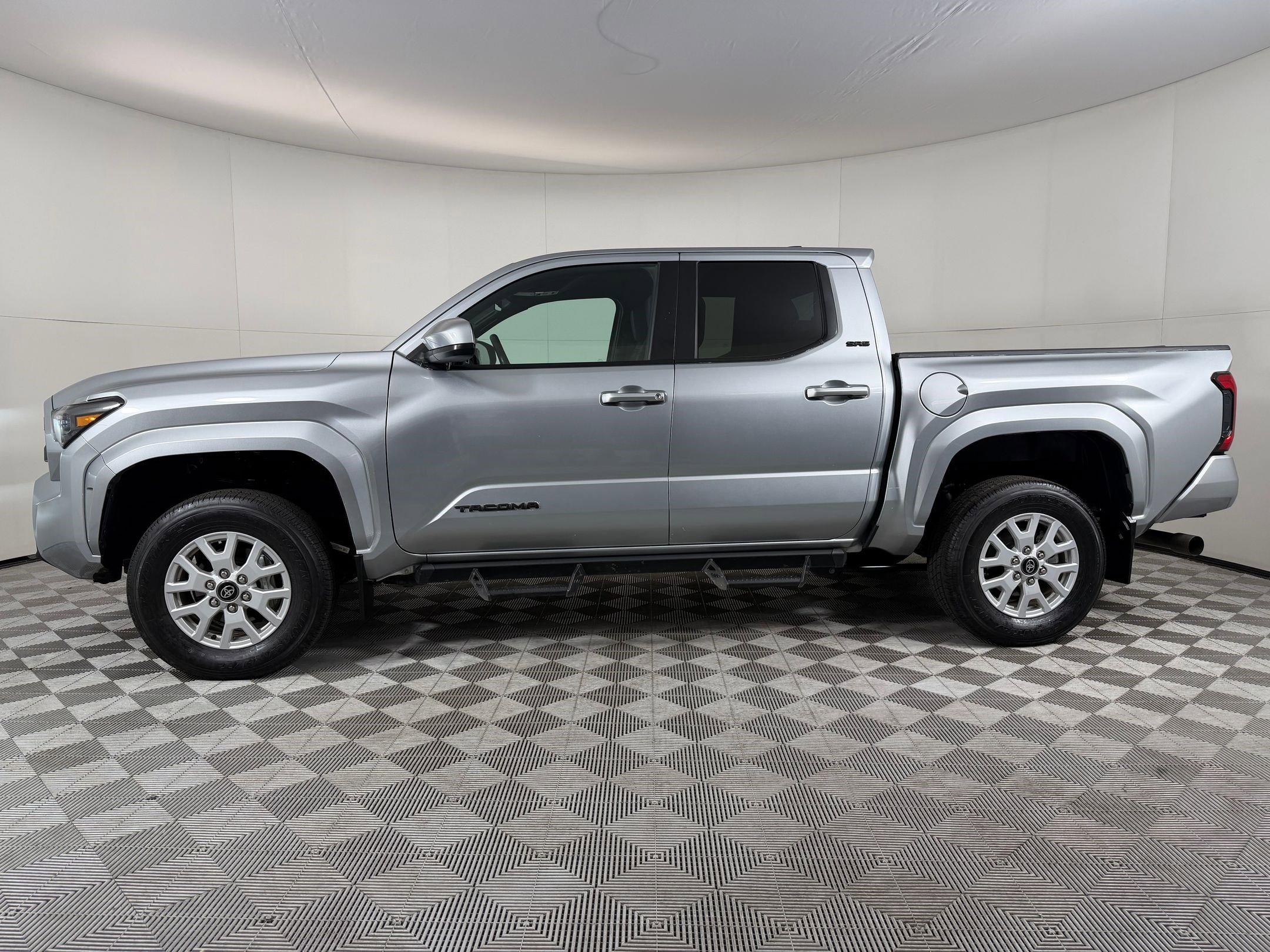 Certified 2024 Toyota Tacoma SR5 image 2