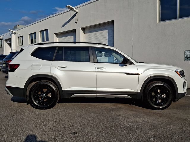 Certified 2024 Volkswagen Atlas Peak Edition SEL AWD/4WD image 12