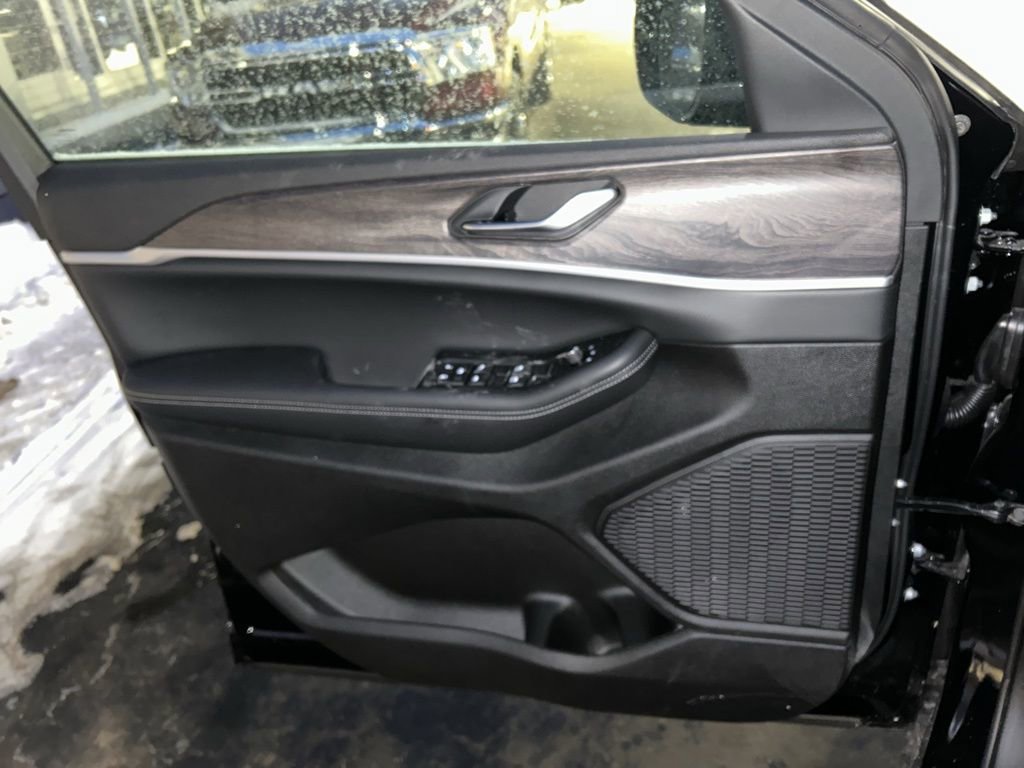 New 2026 Jeep Grand Cherokee Altitude image 19