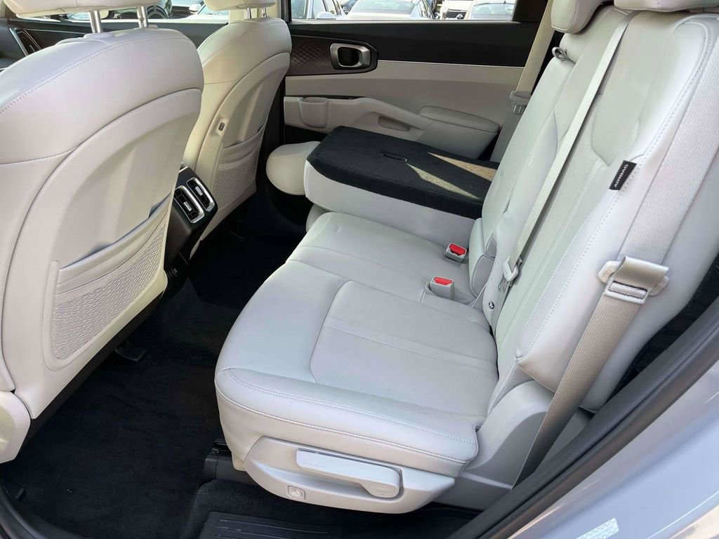 Used 2025 Kia Sorento S w/ Panoramic Sunroof Package FWD image 6