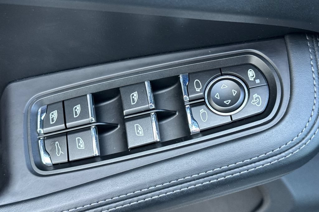 Used 2018 Porsche Macan Turbo AWD/4WD image 15