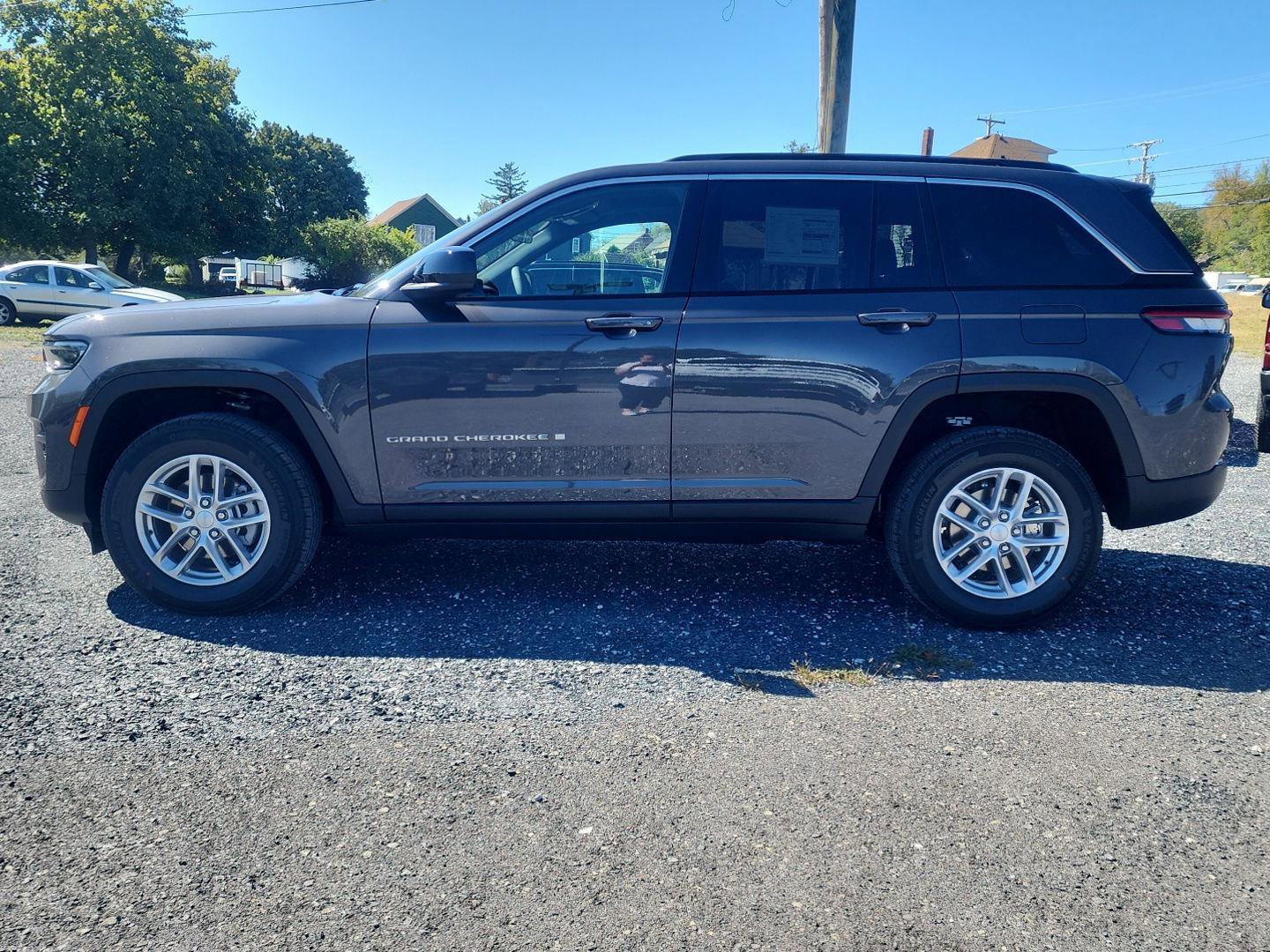 New 2025 Jeep Grand Cherokee Laredo X image 8