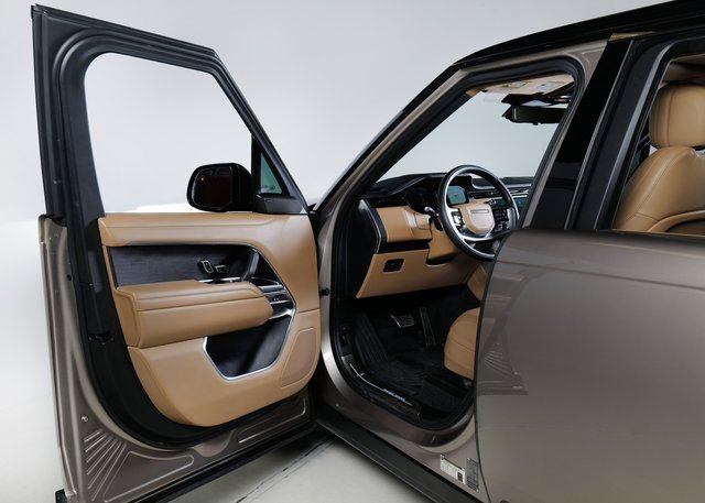 Used 2023 Land Rover Range Rover SE image 23