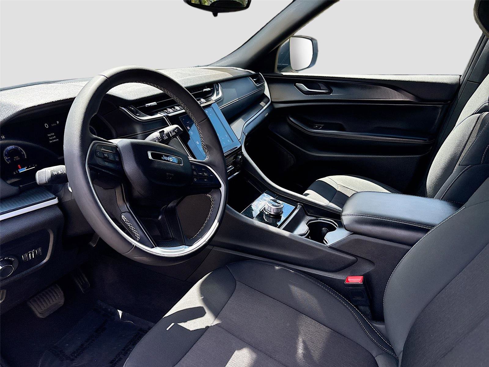 Used 2024 Jeep Grand Cherokee L Laredo image 10