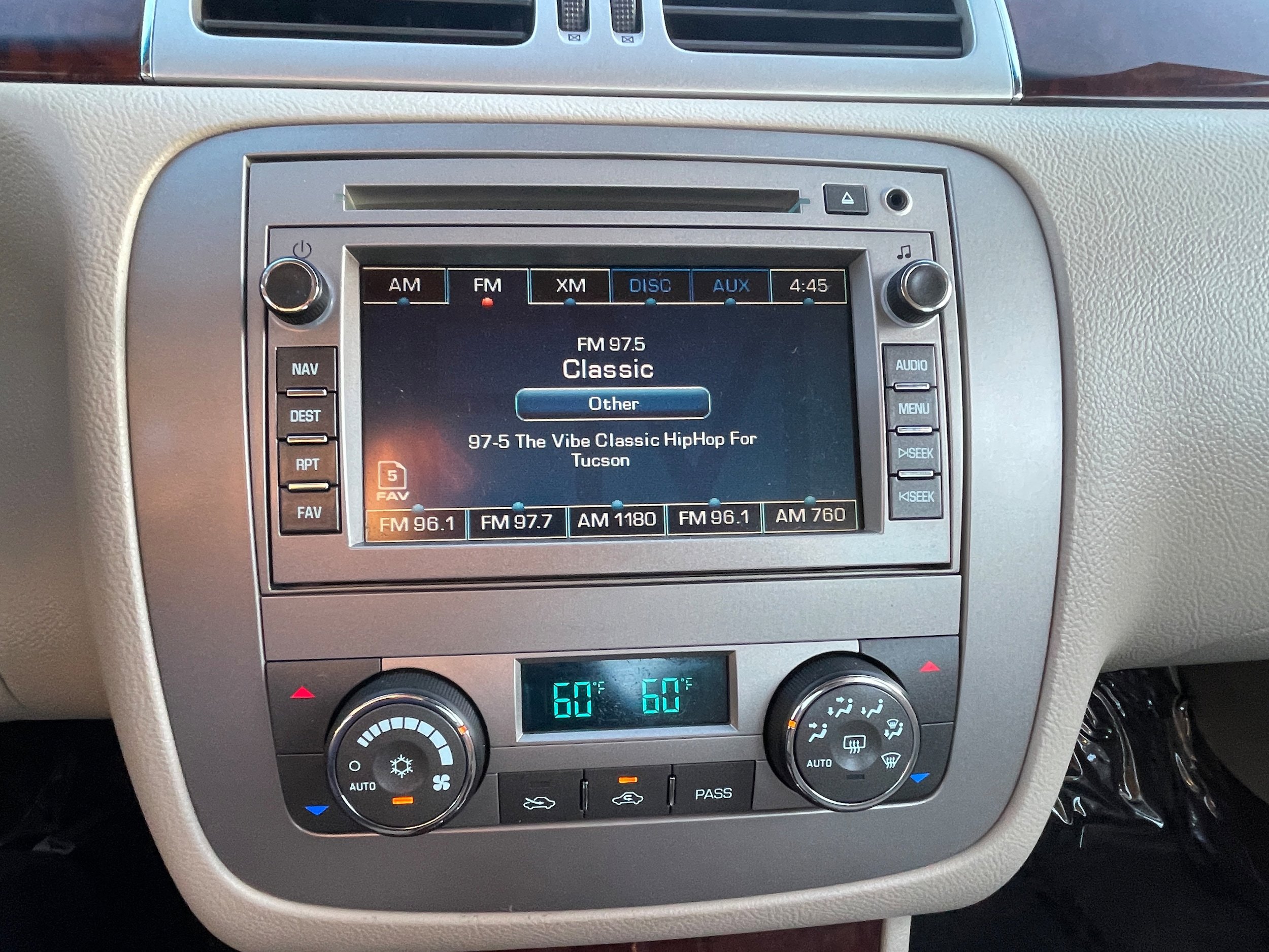 Used 2011 Buick Lucerne Super FWD image 23