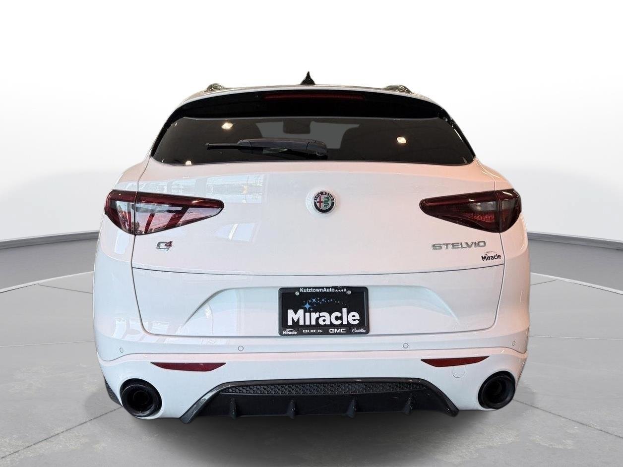 Used 2023 Alfa Romeo Stelvio Veloce AWD/4WD image 14