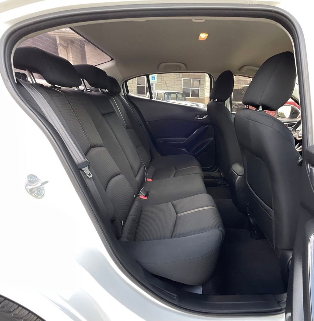 Used 2018 MAZDA MAZDA3 Sport w/ Preferred Equipment Package FWD image 32