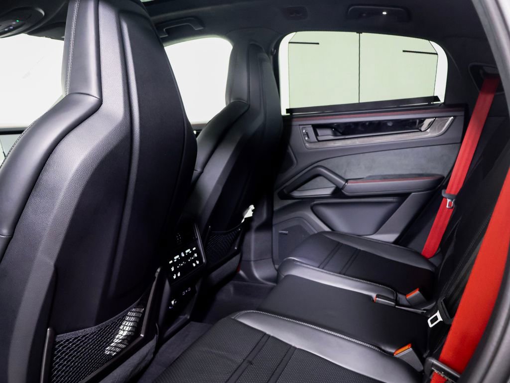 New 2026 Porsche Cayenne GTS image 9