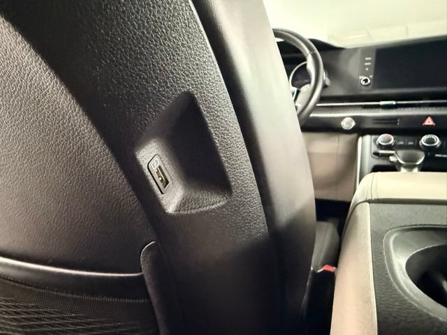 Used 2023 Kia Carnival LX FWD image 15