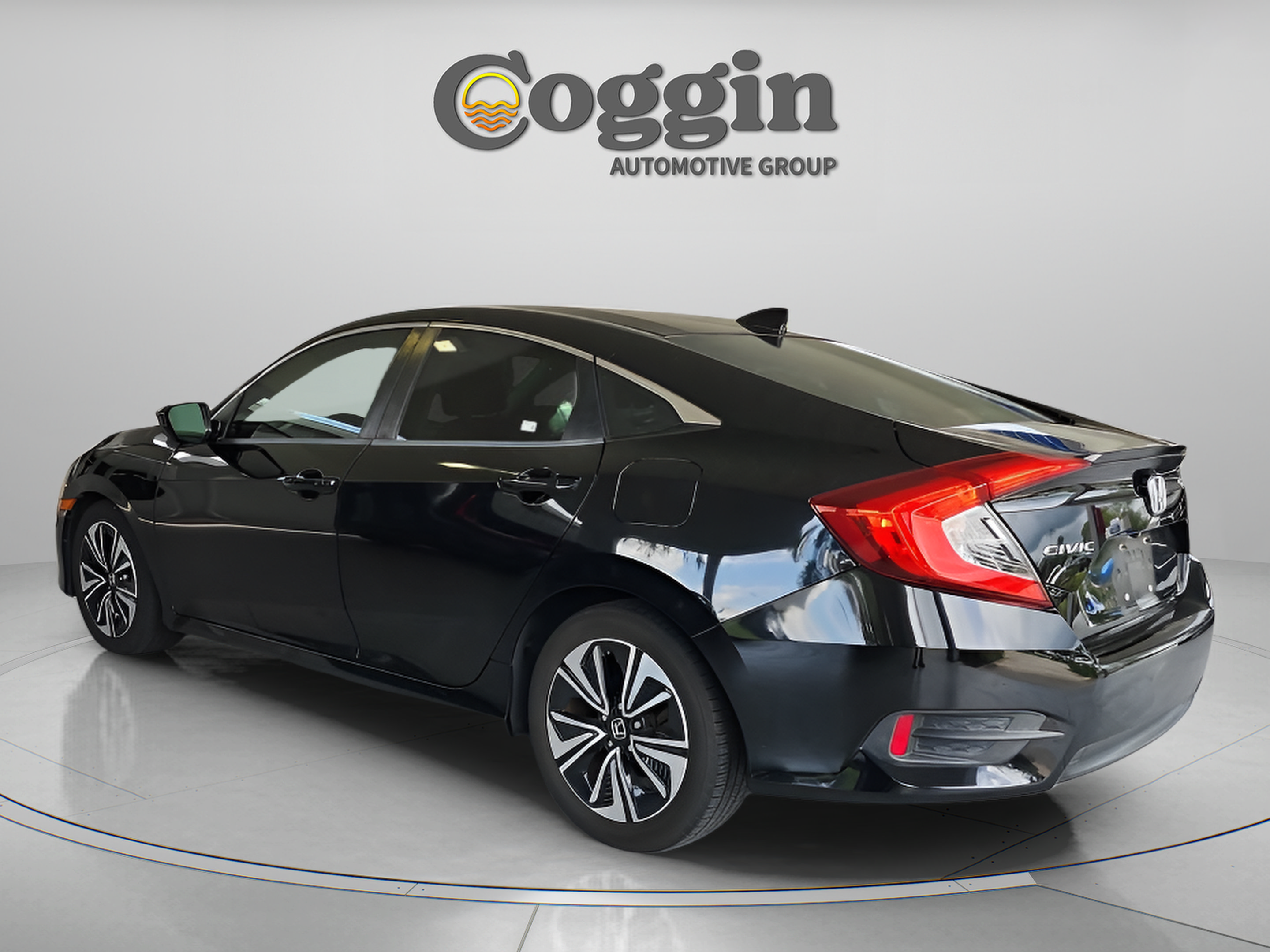 Used 2018 Honda Civic EX-T image 3