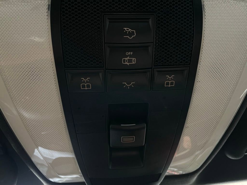 Used 2011 Mercedes-Benz C 300 4MATIC Sedan image 40