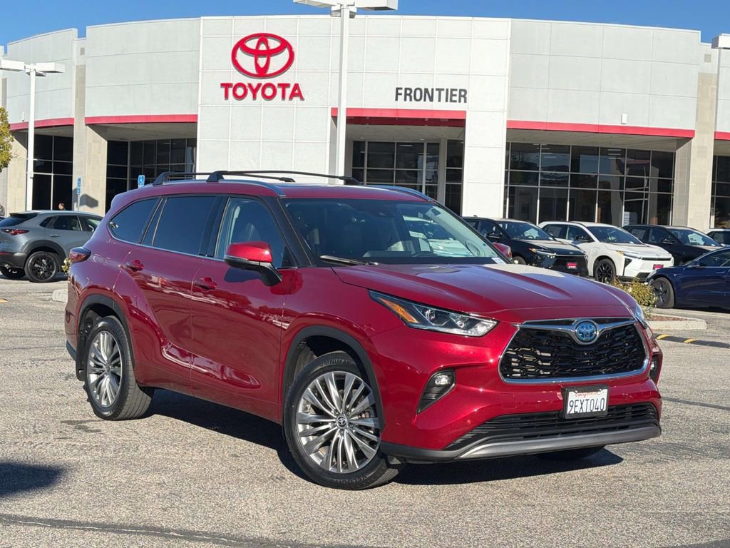 Used 2023 Toyota Highlander Platinum image 1