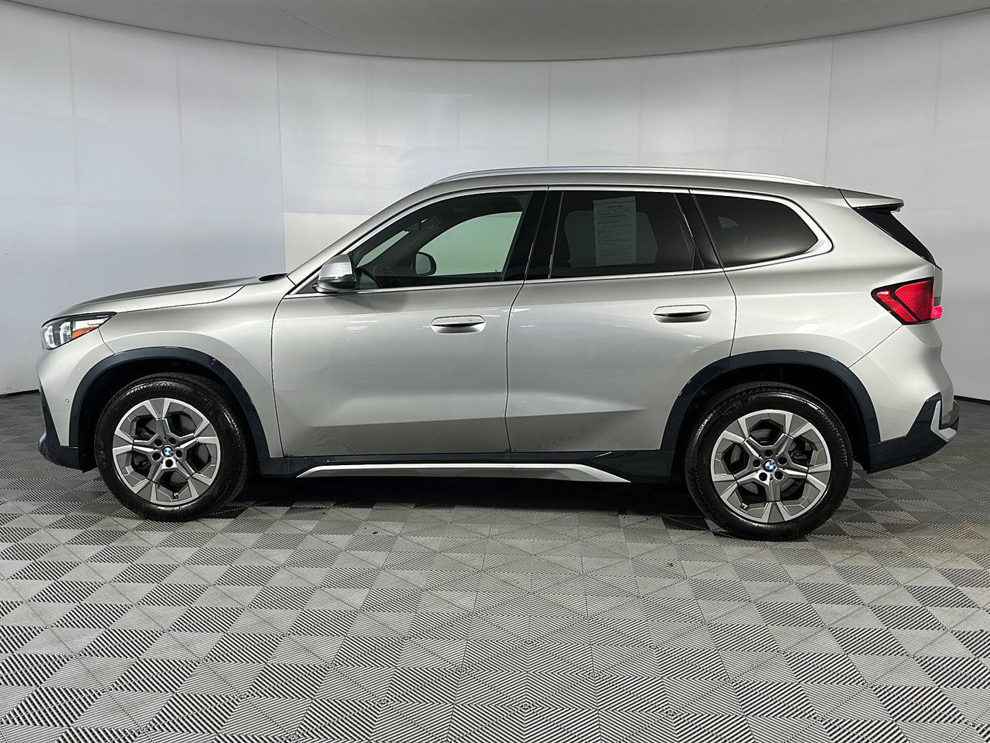 Used 2023 BMW X1 xDrive28i w/ Convenience Package AWD/4WD image 7