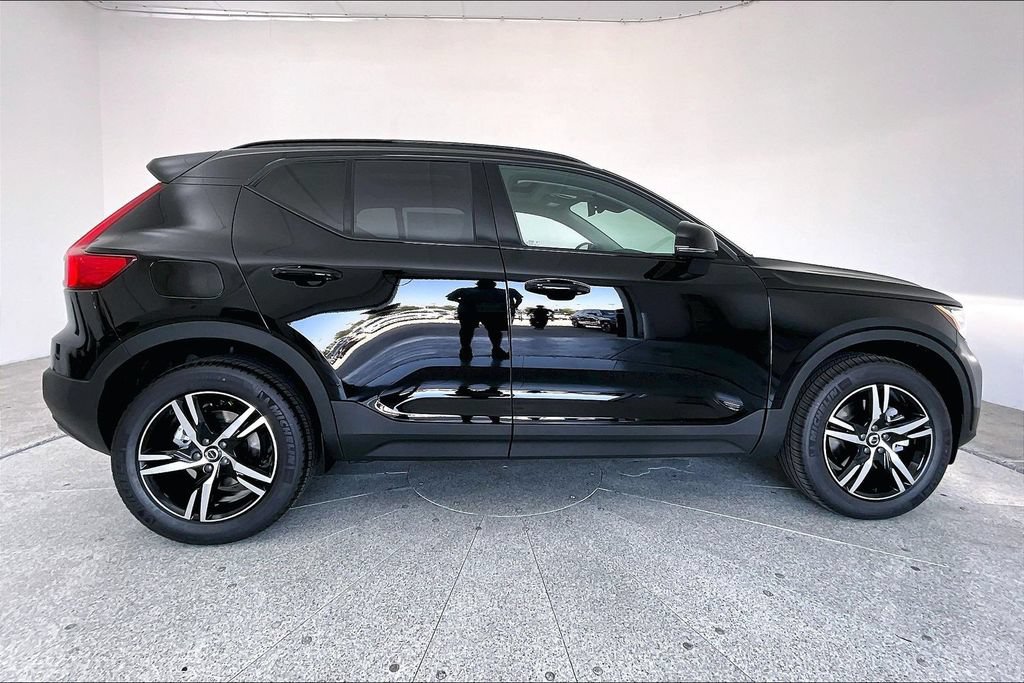 New 2026 Volvo XC40 B5 Core w/ Protection Package Premier AWD/4WD image 7
