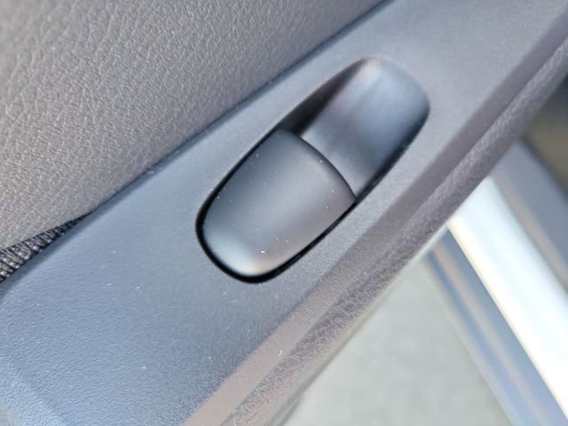 Used 2022 Nissan Kicks SV image 16