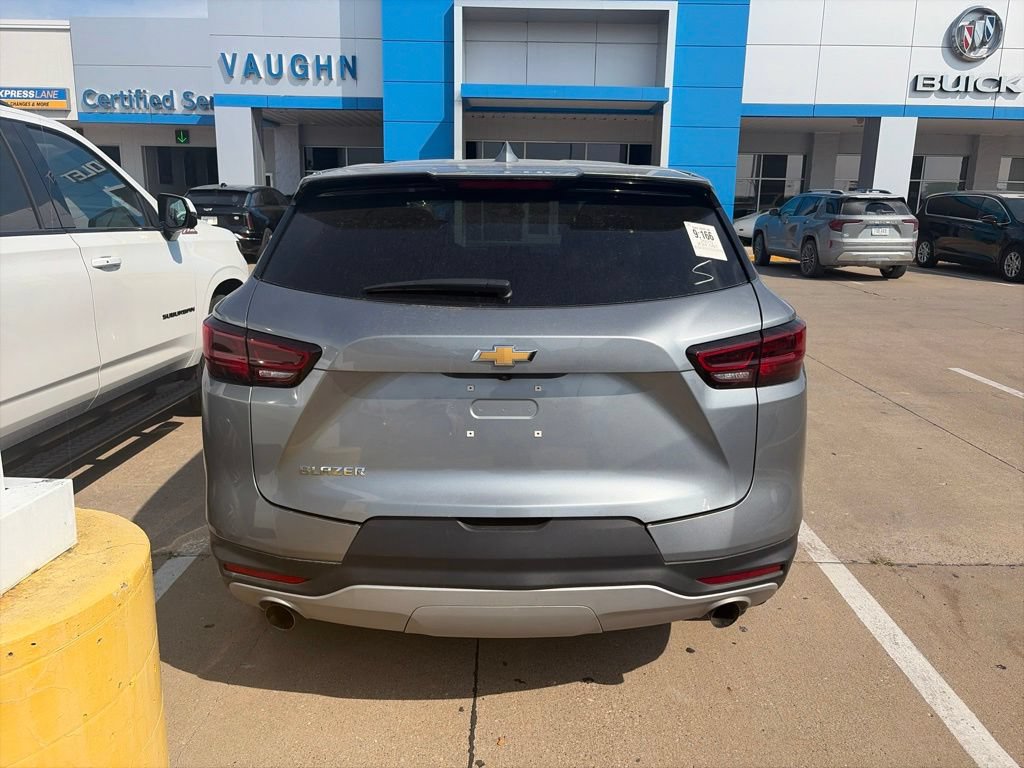 Used 2025 Chevrolet Blazer LT FWD image 7