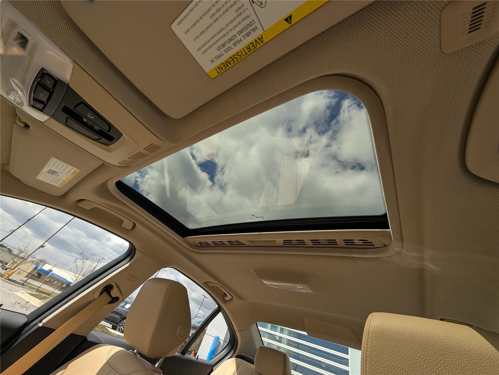 Used 2017 BMW 320i xDrive 320i xDrive image 28