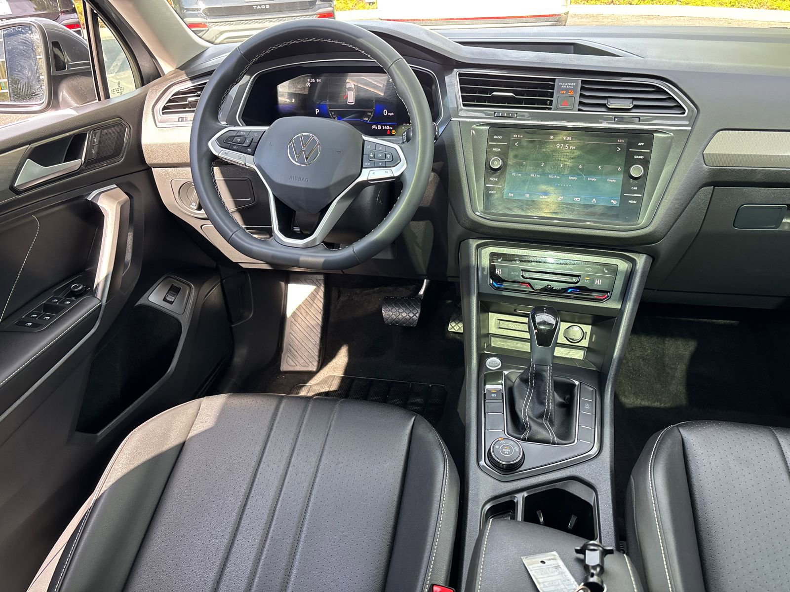 Certified 2024 Volkswagen Tiguan SE AWD/4WD image 30