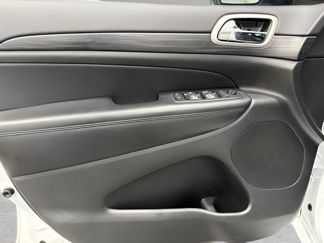 Used 2020 Jeep Grand Cherokee Altitude RWD image 9