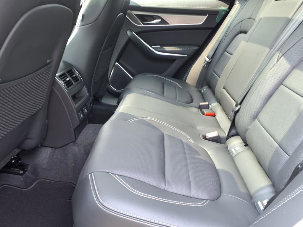 New 2026 Jaguar F-PACE R-Dynamic S image 25