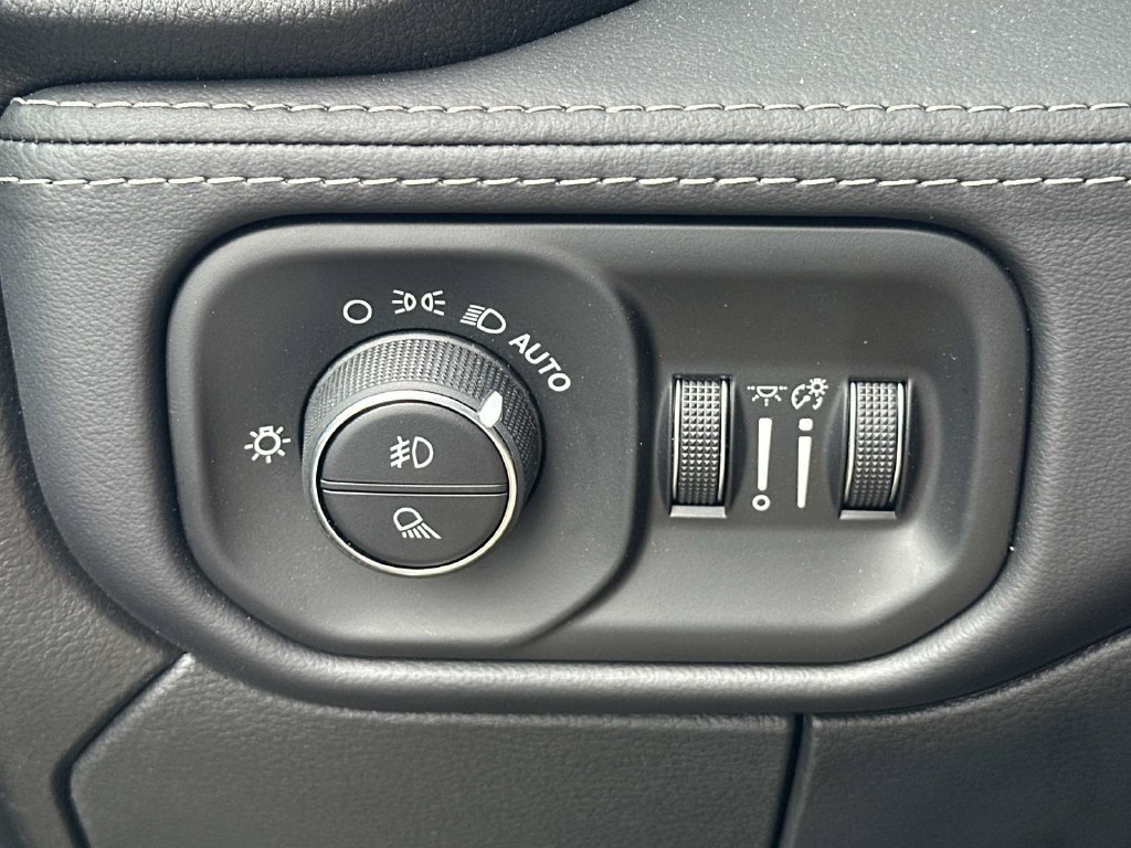 New 2026 RAM 3500 Limited AWD/4WD image 29