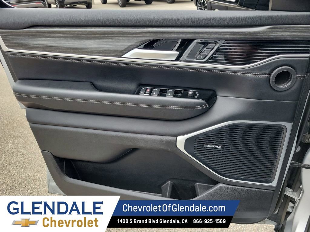 Used 2024 Jeep Wagoneer L Series II RWD image 38