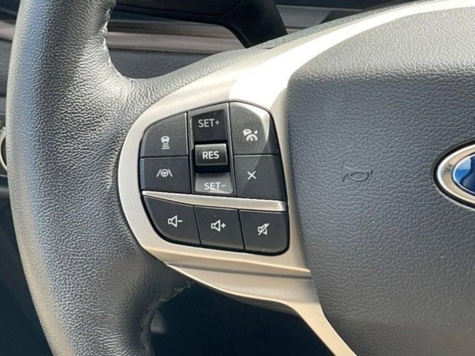 Used 2021 Ford Explorer Limited w/ Equipment Group 301A image 25