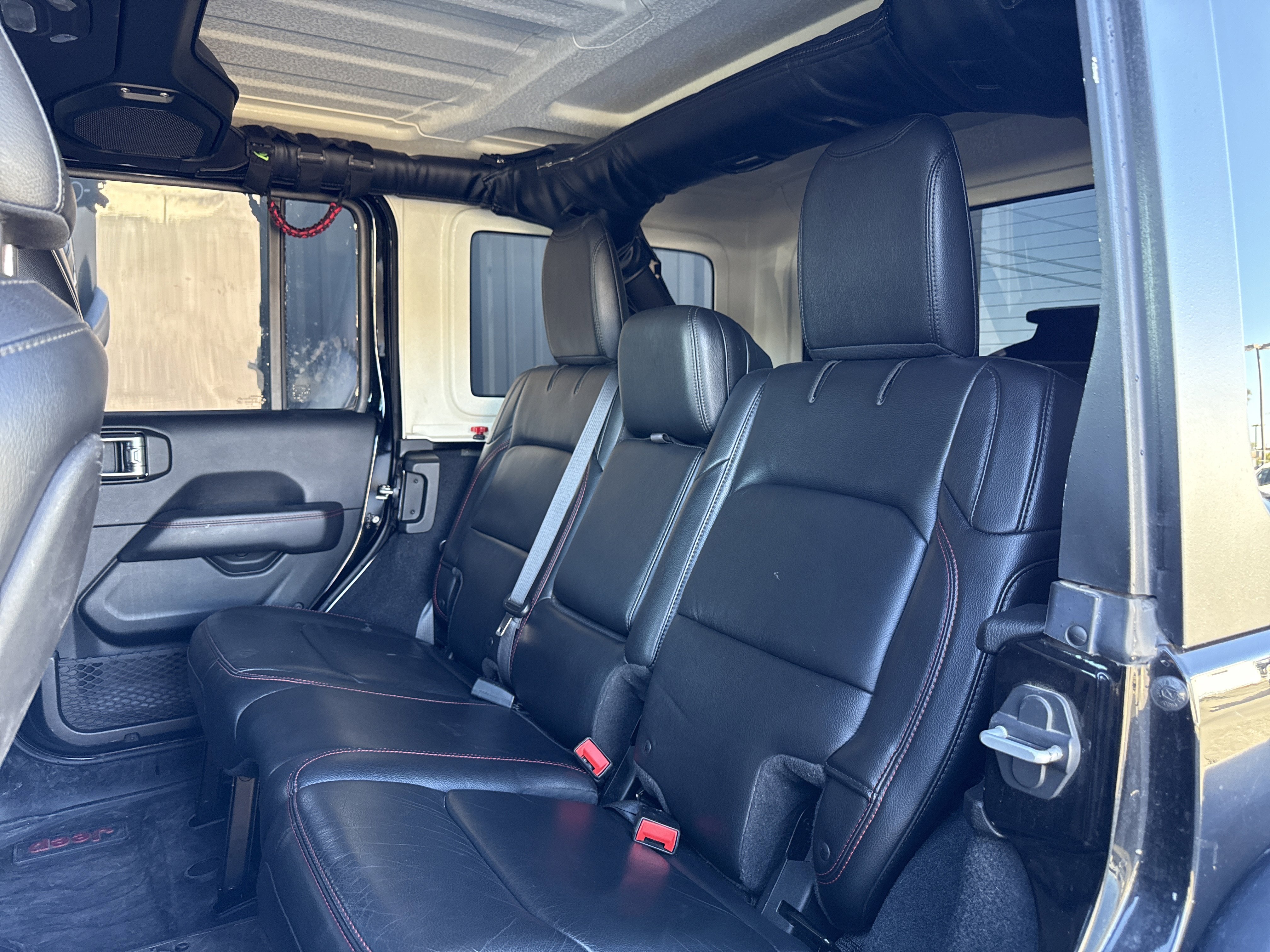 Used 2018 Jeep Wrangler Unlimited Rubicon image 33