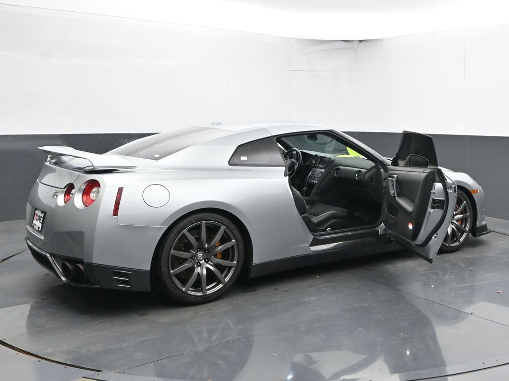 Used 2012 Nissan GT-R Premium image 58