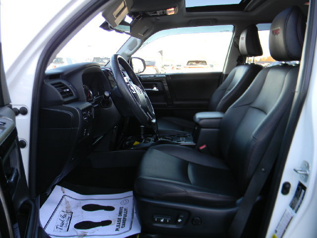 Used 2020 Toyota 4Runner Venture w/ Moonroof Package AWD/4WD image 17