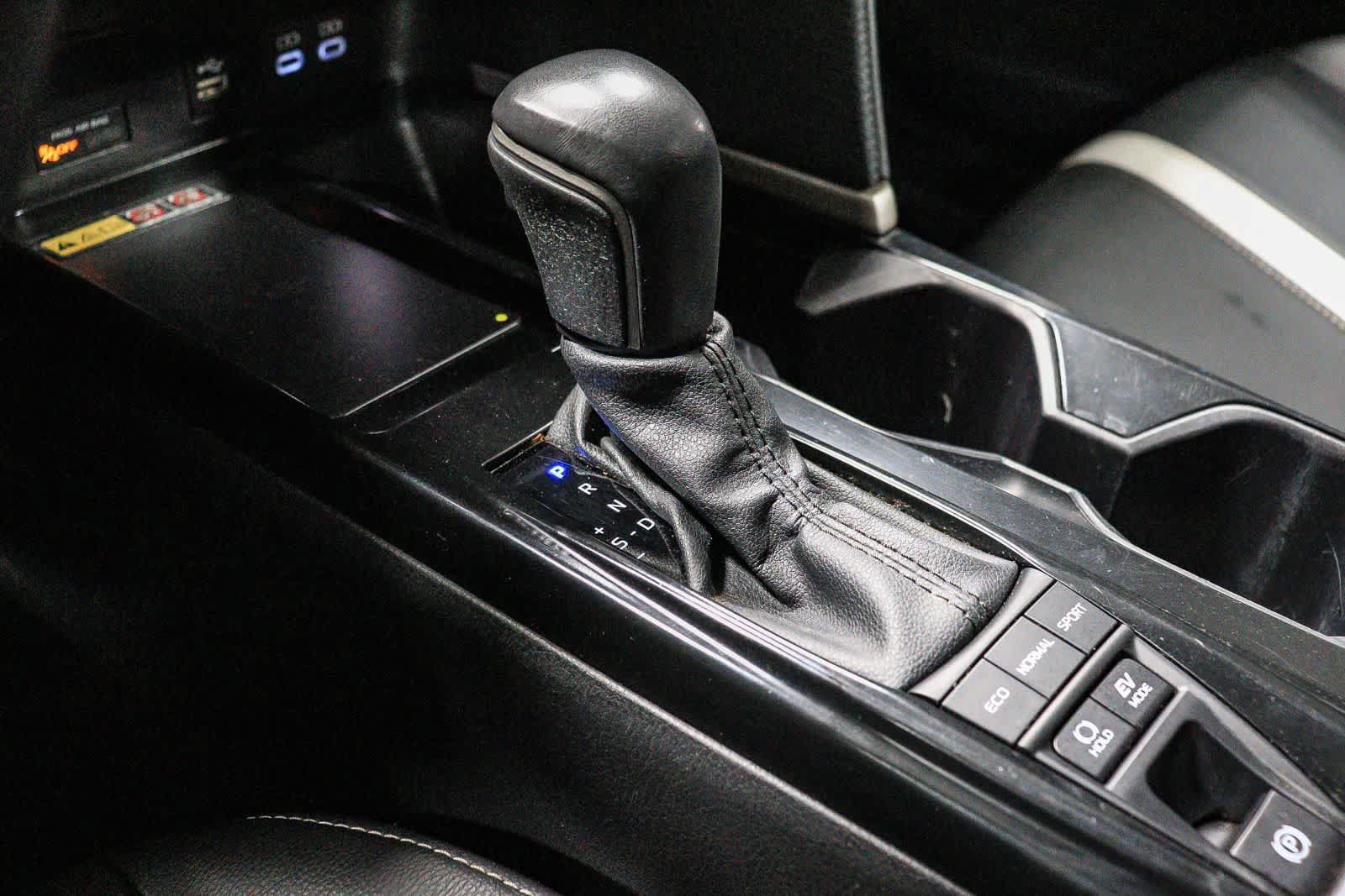 Used 2025 Toyota Camry SE w/ Convenience Package FWD image 20